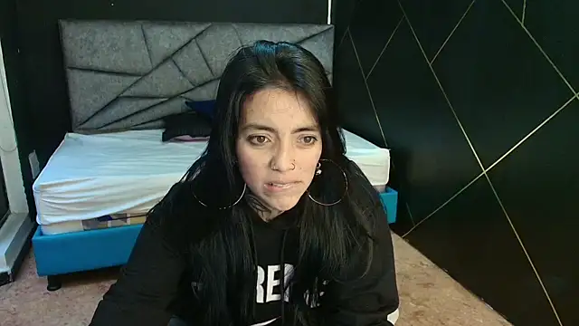 Snapshot of LiaMonroee_ chatting on 21, 11, 2025 LiaMonroee online show from 21, 11, 2025