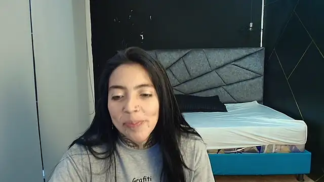 Snapshot of LiaMonroee_ chatting on 25, 11, 2025 LiaMonroee online show from 25, 11, 2025