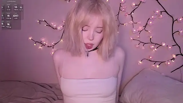 Snapshot of RileyVice chatting on 19, 4, 2026 RileyVice online show from 19, 4, 2026