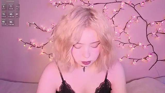 Snapshot of RileyVice chatting on 28, 4, 2026 RileyVice online show from 28, 4, 2026