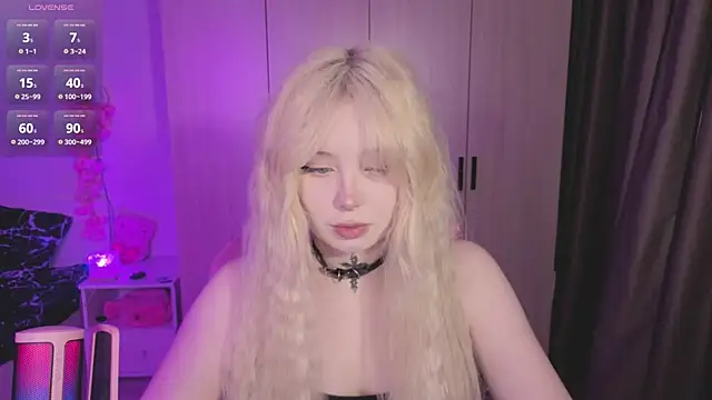 Snapshot of RileyVice chatting on 1, 6, 2026 RileyVice online show from 1, 6, 2026