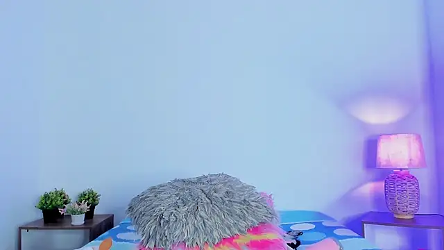 Snapshot of hailey_hadid chatting on 2, 10, 2025 hailey hadid online show from 2, 10, 2025