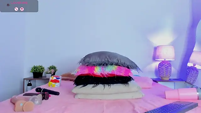 Snapshot of hailey_hadid chatting on 25, 11, 2025 hailey hadid online show from 25, 11, 2025