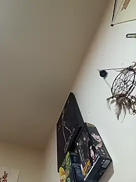 Butterflyann9090 online show from 4, 12, 2025