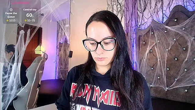 Zami Escobar of online show from 27, 10, 2025