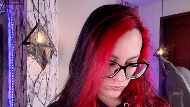 Zami Escobar of online show from 11, 3, 2026