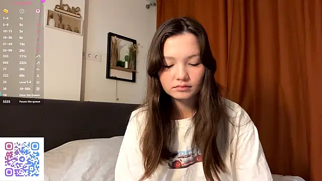 KiraVelvet online show from 3, 10, 2025