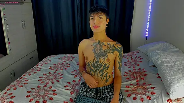 Snapshot of Dark_luckyyy chatting on 21, 11, 2025 Dark luckyyy online show from 21, 11, 2025