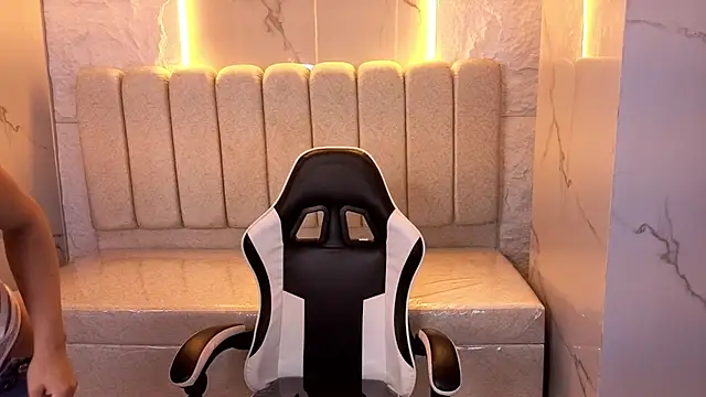 Snapshot of Mary_Luxx_TP chatting on 2, 11, 2025 Mary Luxx TP online show from 2, 11, 2025