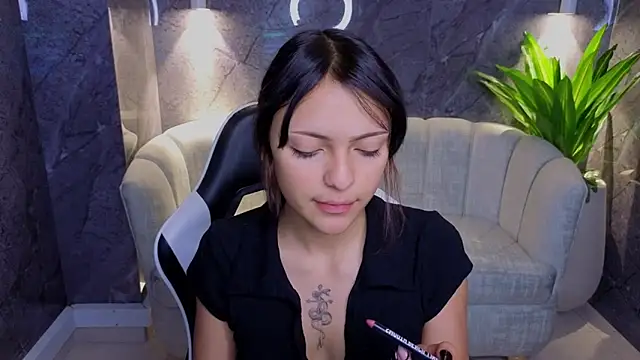 Snapshot of Mary_Luxx_TP chatting on 15, 11, 2025 Mary Luxx TP online show from 15, 11, 2025