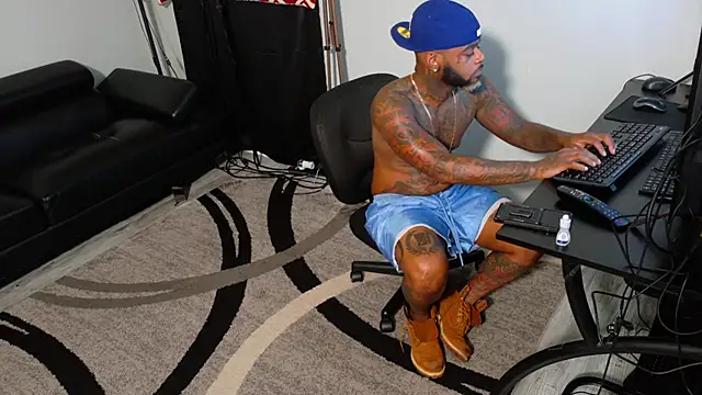 SLANGONDEMHOES online show from 6, 11, 2025