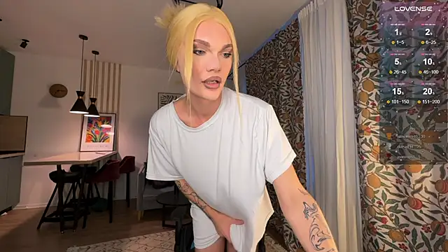 Snapshot of my-muse chatting on 17, 10, 2025 my-muse online show from 17, 10, 2025