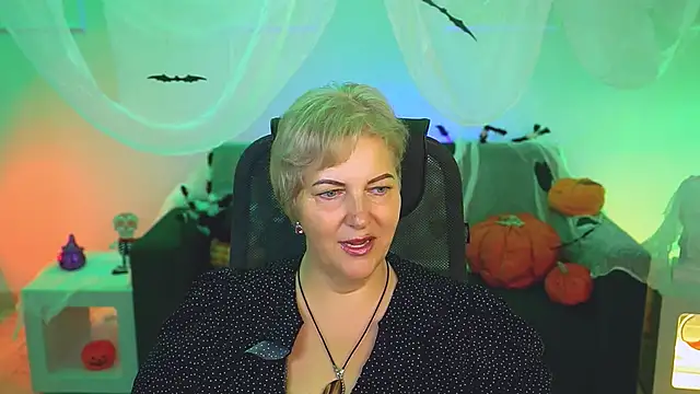 Snapshot of MaryMogan chatting on 20, 10, 2025 MaryMogan online show from 20, 10, 2025