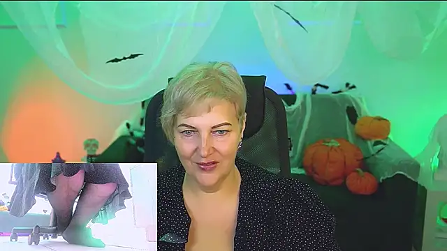 Snapshot of MaryMogan chatting on 21, 10, 2025 MaryMogan online show from 21, 10, 2025