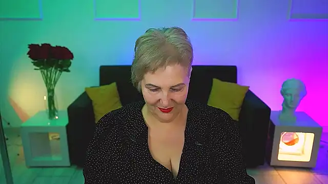 Snapshot of MaryMogan chatting on 11, 11, 2025 MaryMogan online show from 11, 11, 2025