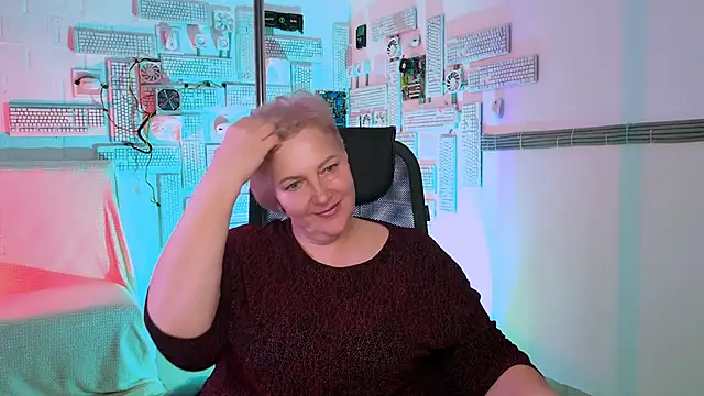 Snapshot of MaryMogan chatting on 26, 11, 2025 MaryMogan online show from 26, 11, 2025