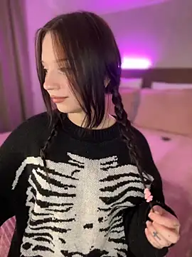 Snapshot of YourLittleDevil chatting on 1, 10, 2025 YourLittleDevil online show from 1, 10, 2025