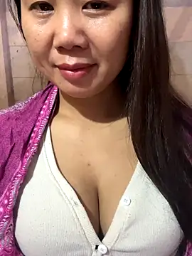 Snapshot of Binjt chatting on 18, 12, 2025 Binjt online show from 18, 12, 2025