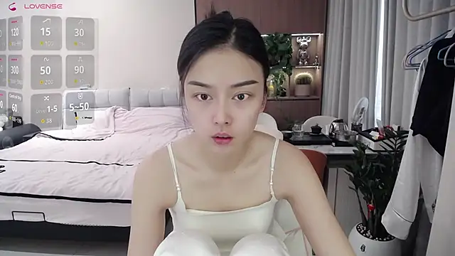 Snapshot of Xiao-zuzongl chatting on 14, 11, 2025 Xiao-zuzongl online show from 14, 11, 2025