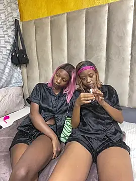 SexyPetitex25 online show from 29, 3, 2026