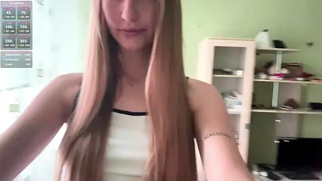 Snapshot of SweetJinny88 chatting on 28, 10, 2025 SweetJinny88 online show from 28, 10, 2025