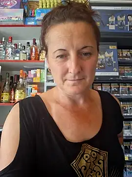 Snapshot of Fluturas2 chatting on 11, 9, 2025 Fluturas2 online show from 11, 9, 2025