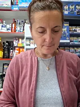 Snapshot of Fluturas2 chatting on 6, 10, 2025 Fluturas2 online show from 6, 10, 2025