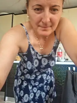 Snapshot of Fluturas2 chatting on 12, 10, 2025 Fluturas2 online show from 12, 10, 2025