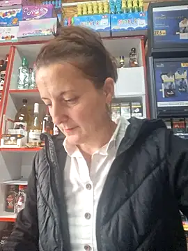 Snapshot of Fluturas2 chatting on 14, 10, 2025 Fluturas2 online show from 14, 10, 2025