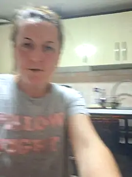 Snapshot of Fluturas2 chatting on 19, 10, 2025 Fluturas2 online show from 19, 10, 2025