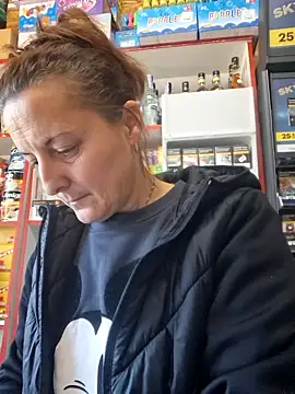 Snapshot of Fluturas2 chatting on 20, 10, 2025 Fluturas2 online show from 20, 10, 2025