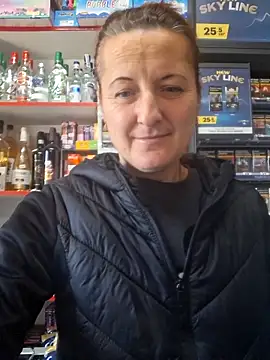 Snapshot of Fluturas2 chatting on 22, 10, 2025 Fluturas2 online show from 22, 10, 2025