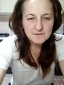 Snapshot of Fluturas2 chatting on 2, 11, 2025 Fluturas2 online show from 2, 11, 2025