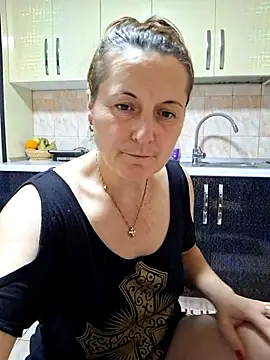 Snapshot of Fluturas2 chatting on 6, 11, 2025 Fluturas2 online show from 6, 11, 2025