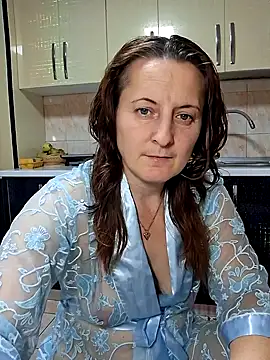 Snapshot of Fluturas2 chatting on 7, 11, 2025 Fluturas2 online show from 7, 11, 2025