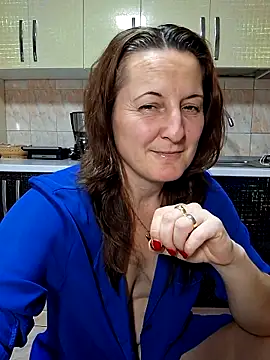 Snapshot of Fluturas2 chatting on 14, 11, 2025 Fluturas2 online show from 14, 11, 2025