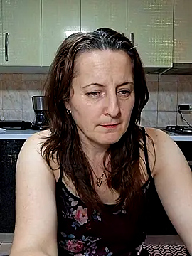 Snapshot of Fluturas2 chatting on 16, 11, 2025 Fluturas2 online show from 16, 11, 2025