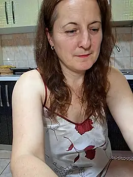 Snapshot of Fluturas2 chatting on 17, 11, 2025 Fluturas2 online show from 17, 11, 2025