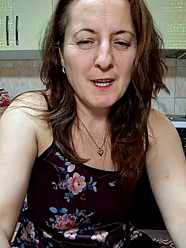 Snapshot of Fluturas2 chatting on 18, 11, 2025 Fluturas2 online show from 18, 11, 2025