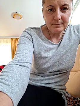 Snapshot of Fluturas2 chatting on 21, 11, 2025 Fluturas2 online show from 21, 11, 2025