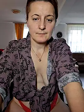 Snapshot of Fluturas2 chatting on 27, 11, 2025 Fluturas2 online show from 27, 11, 2025