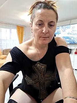 Snapshot of Fluturas2 chatting on 1, 12, 2025 Fluturas2 online show from 1, 12, 2025