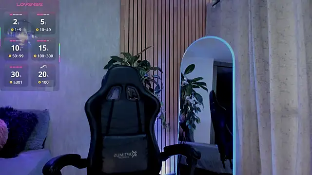 Snapshot of emma______ chatting on 8, 10, 2025 emma online show from 8, 10, 2025