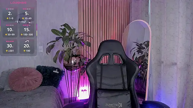 Snapshot of emma______ chatting on 12, 11, 2025 emma online show from 12, 11, 2025