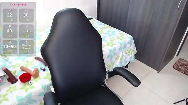 aynarakiss online show from 7, 10, 2025