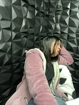 Snapshot of lil_charme chatting on 7, 10, 2025 lil charme online show from 7, 10, 2025