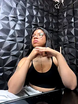 Snapshot of lil_charme chatting on 23, 10, 2025 lil charme online show from 23, 10, 2025