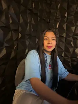 Snapshot of lil_charme chatting on 27, 10, 2025 lil charme online show from 27, 10, 2025