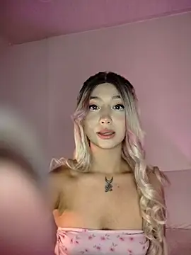 Snapshot of Ella_rr chatting on 8, 5, 2026 Ella rr online show from 8, 5, 2026