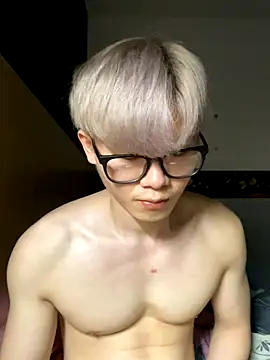 Snapshot of zachlee_69 chatting on 11, 10, 2025 zachlee 69 online show from 11, 10, 2025